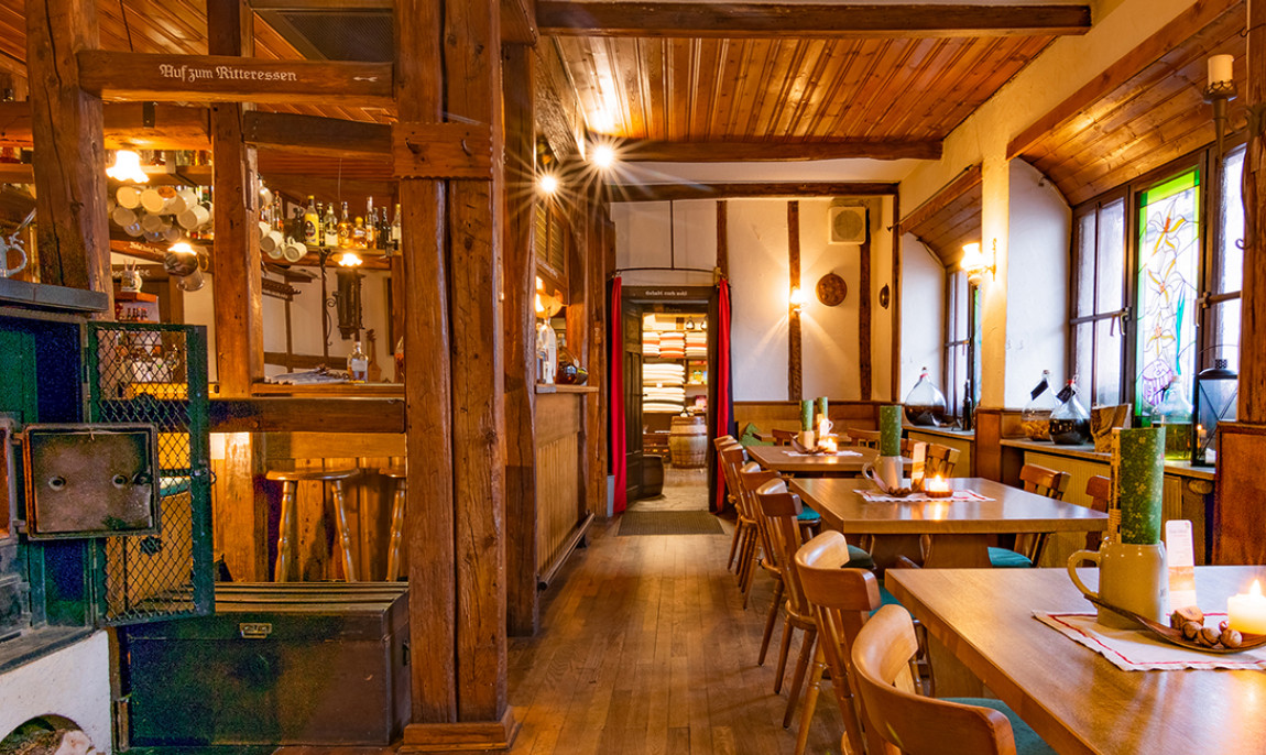 Gasthaus In Der Nähe Jetzt Geöffnet Candle-Light-Dinner mit Übernachtung für Zwei in Werbach